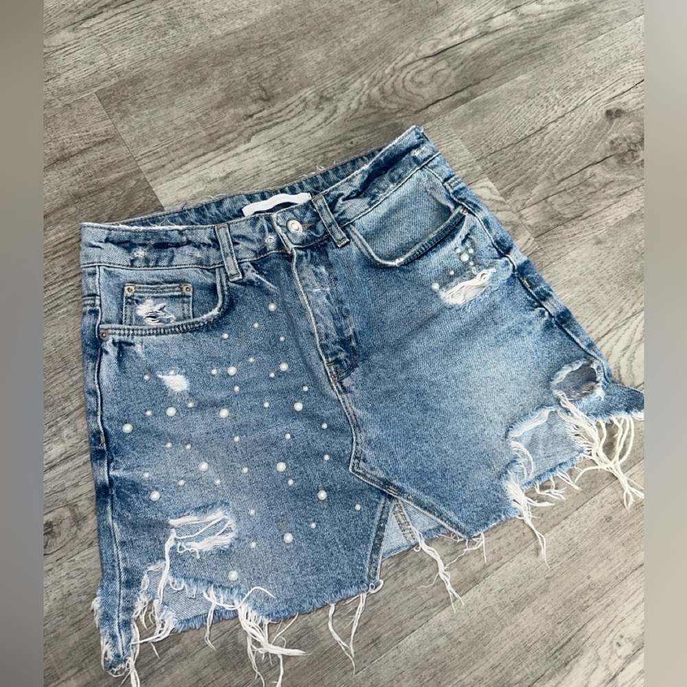 Zara denim mini skirt. Size Small. Mid waist. In good condition.